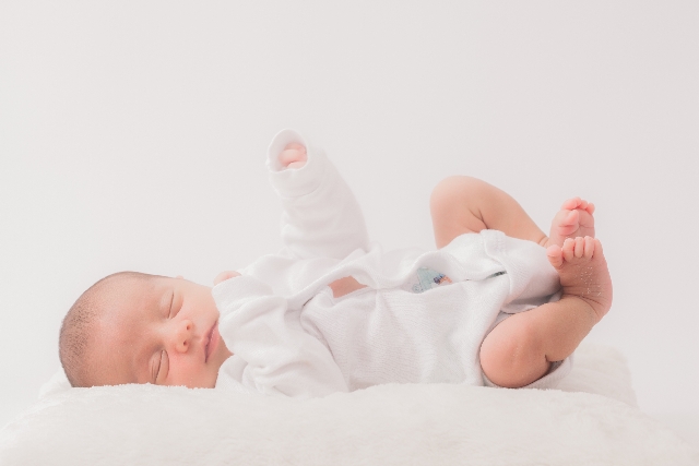 赤ちゃんと子どもの睡眠時間！理想と現実